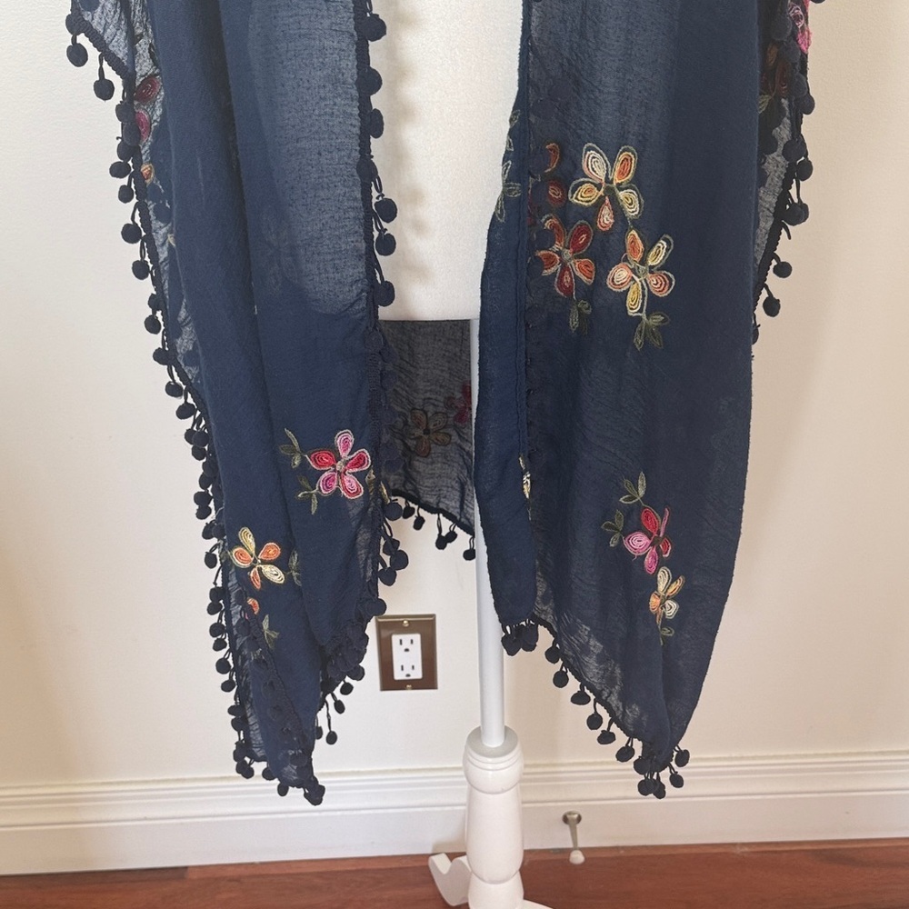 Do Everything In Love Floral Embroidered Kimono/Beach Cover Up Pom Pom Trim O/S - Picture 5 of 7